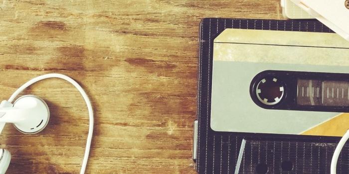 1125x2436 Music theme, headphones, cassettes, retro 1125x2436 iPhone XS/X