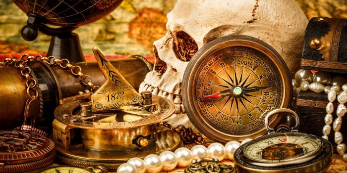 1920x1200 Skull Binoculars Compass Pearls and Antique Clock | WallpapersWebs