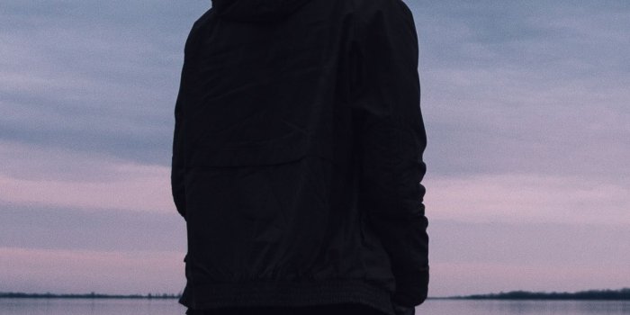 1125x2436 1125x2436 Lonely Sad Sea Water 4k Iphone XS,Iphone 10,Iphone X HD 4k