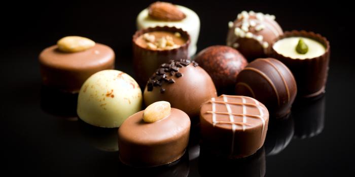 3840x2400 Image Chocolate Candy Food confectionery Black background 3840x2400