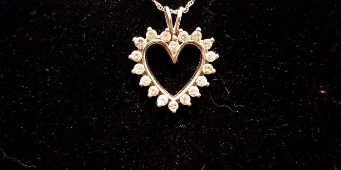 1920x1440 Diamond Heart Pendant