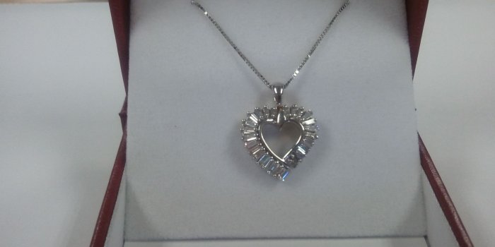 2560x1920 Pendant Jewelry Heart wallpaper | 2560x1920 | #28193