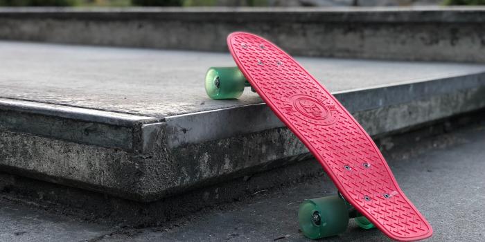 4032x3024 Red and Green Penny Board · Free Stock Photo