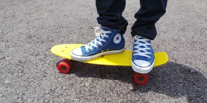 1600x900 teen: penny board