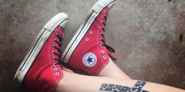 4032x3024 red and white converse all stars high top sneakers free image | Peakpx