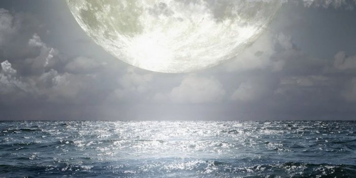 1080x1920 Super Moon Blue Ocean - Best htc one wallpapers