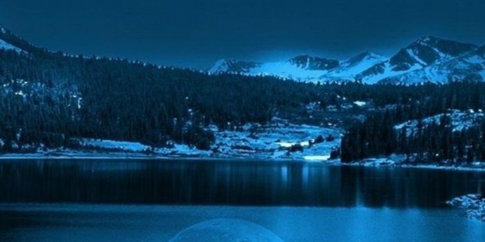 744x1392 Super Moon Hanging Sky Lake Shadow iPhone se Wallpaper Download