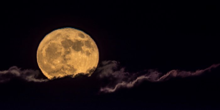 3840x2223 super moon on a bed of clouds 4k wallpaper and background