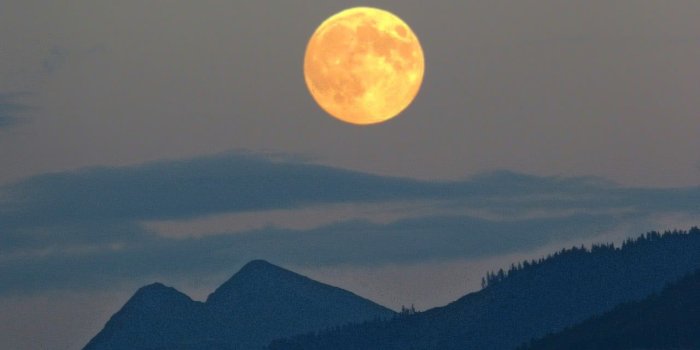 1280x720 supermoon 2 wallpaper - /space/moon/moon_3/supermoon_2_wallpaper.jpg