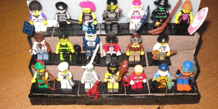 1024x768 Lego Minifigures Stand: 7 Steps
