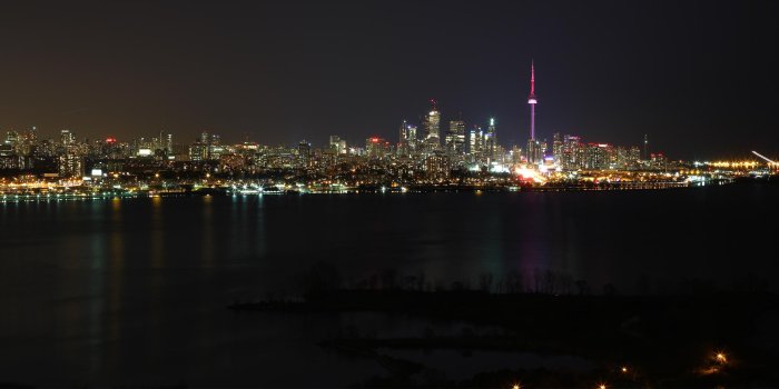 3840x1280 Toronto skyline panorama (dual monitor desktop size) : toronto
