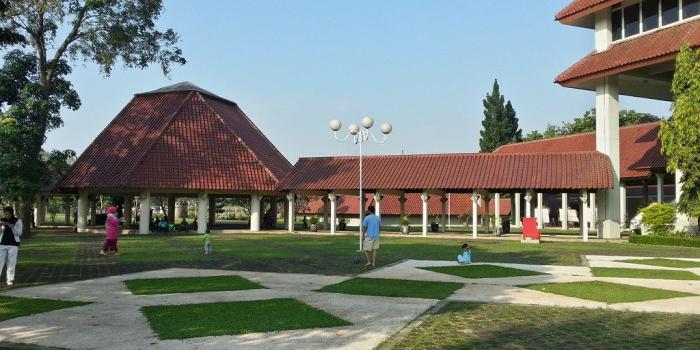 1024x768 Gedung Rektorat Universitas Indonesia | the center office/ad…