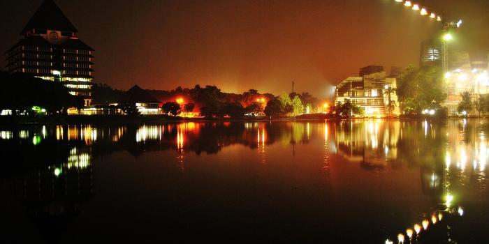 1936x1296 Wallpaper]: Universitas Indonesia (UI) Night Mode | Never Ending