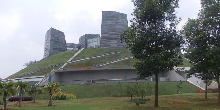 1024x768 File:Perpustakaan Universitas Indonesia.JPG - Wikimedia Commons