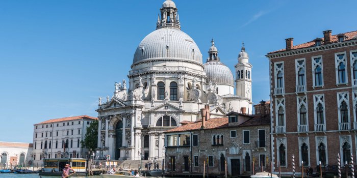 3840x2612 3086187 architecture, boat, building, canal, city, europe, famous