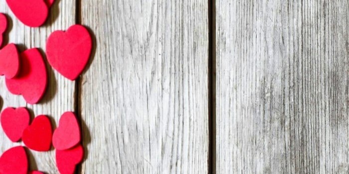 1080x1920 iPhone Wallpaper Red Hearts Wooden Background | loved Pics | Heart