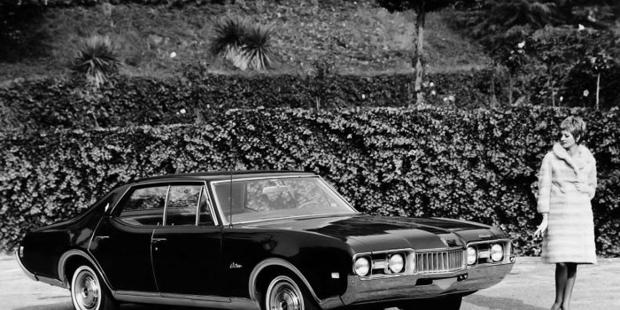 1280x960 Oldsmobile Cutlass Supreme Holiday Sedan (4239) 1968 wallpapers