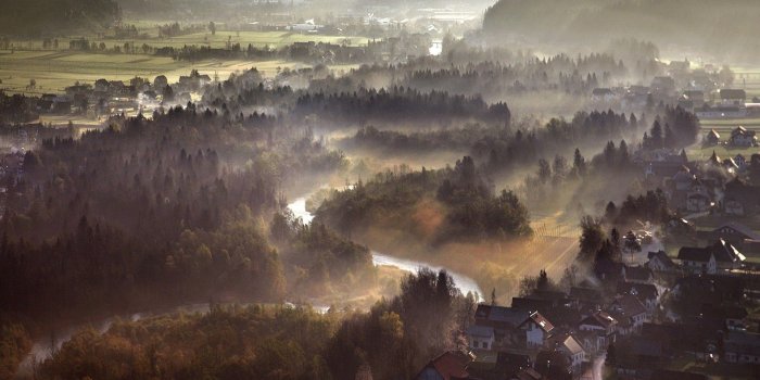 1920x1200 nature, Landscape, Mist, Morning, Sun Rays, Forest, River, Town