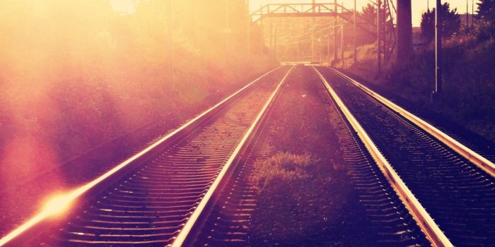 1440x900 Figure Aesthetic Mood Wallpaper Purple Tones - Railway Sun (#51432