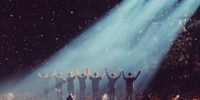 750x1334 BTS Concert Wallpapers