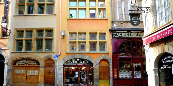 2048x1536 Lyon Old Town - French Moments