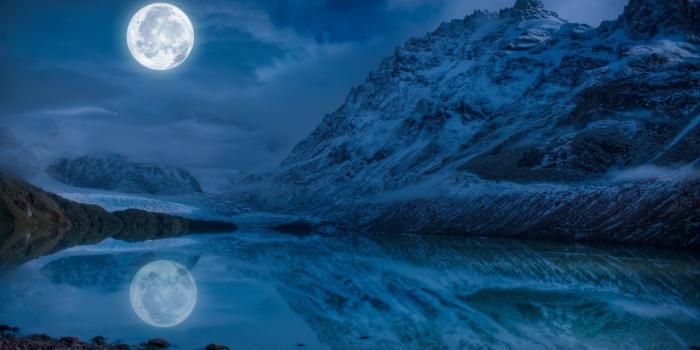 2560x1600 Full Moon Near Snowcap Mountain · Free Stock Photo