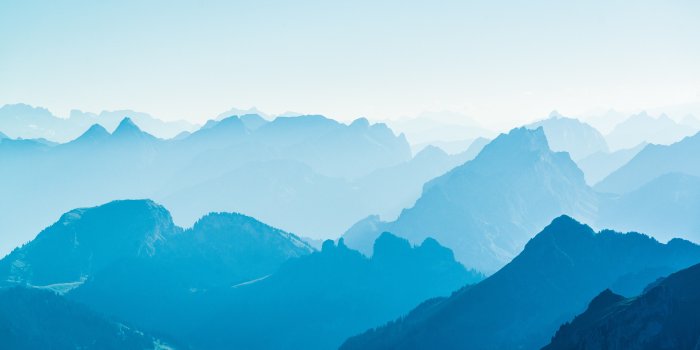 3840x2160 Blue Mountain Range Desktop Wallpaper