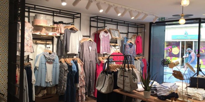 1024x768 Arrangement of fashion stores | clothing store designer