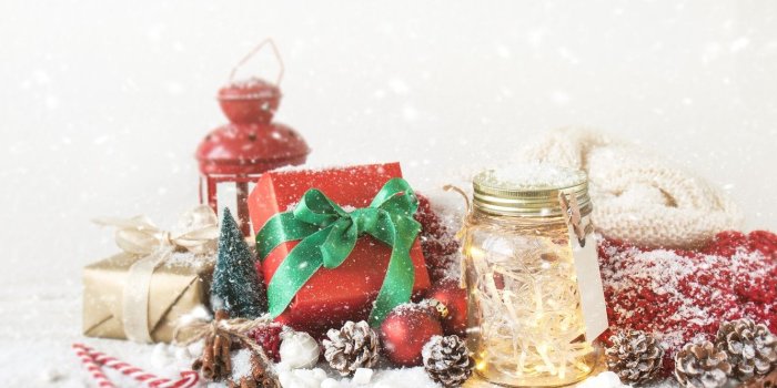 1332x850 Wallpaper winter, snow, holiday, lamp, New Year, Christmas, candy