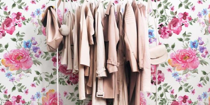 736x1089 Holiday inspirations for self-adhesive wallpapers