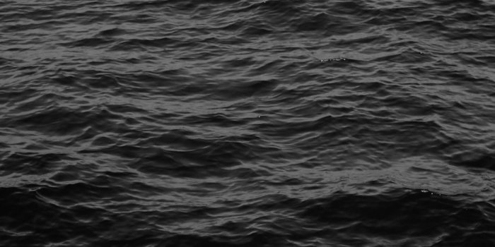 2732x2732 mt32-full-of-water-sea-dark-bw-deep-ocean-wallpaper