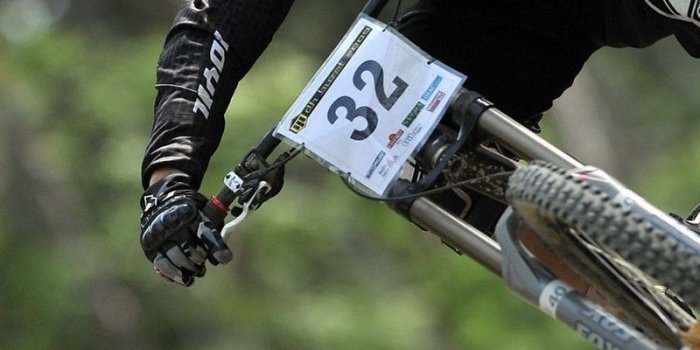 800x1420 Download wallpaper 800x1420 biking, flying, cycling, downhill iphone