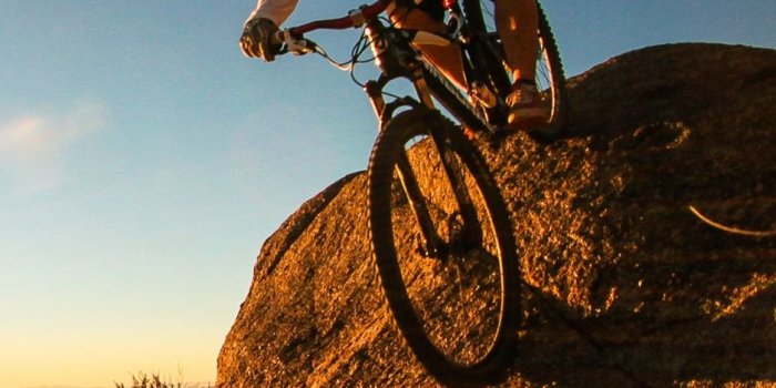 938x1668 Download wallpaper 938x1668 mountain bike, cyclist, man iphone 8/7