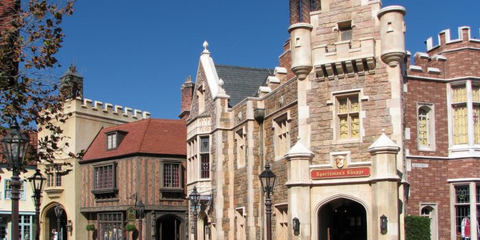 2571x1928 File:United Kingdom street at Epcot.jpg - Wikimedia Commons