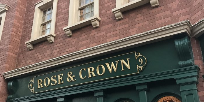 3024x4032 The Rose and Crown Dining Room: Our Delicious English Meal | Moment Mom