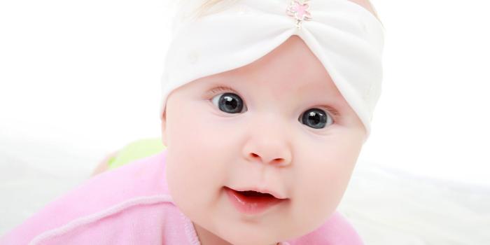 2560x1440 Pink clothes cute baby 750x1334 iPhone 8/7/6/6S wallpaper