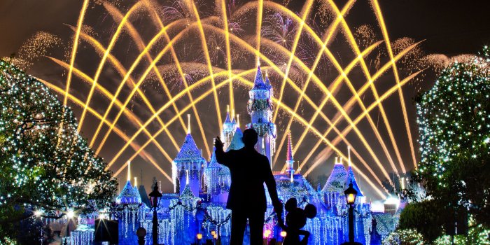 2800x2099 Believe In Holiday Magic Fireworks, Christmas at Disneyland