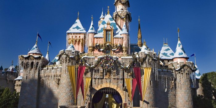3000x2171 Disneyland Early Entry Expanded During the Holidays! - Dad Logic