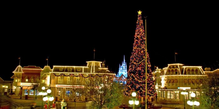 1920x1200 Christmas at Disneyland wallpapers and images - wallpapers, pictures