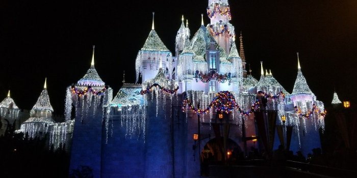 1024x768 Disneyland Sleeping Beauty Castle Holiday Transformation Time-Lapse