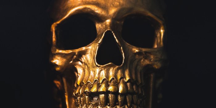 2160x3840 Golden Skull, Minimal, Wallpaper - Iphone Golden Skull (#293881