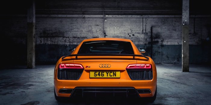 2048x1361 Orange Audi R8 (2017) Wallpaper