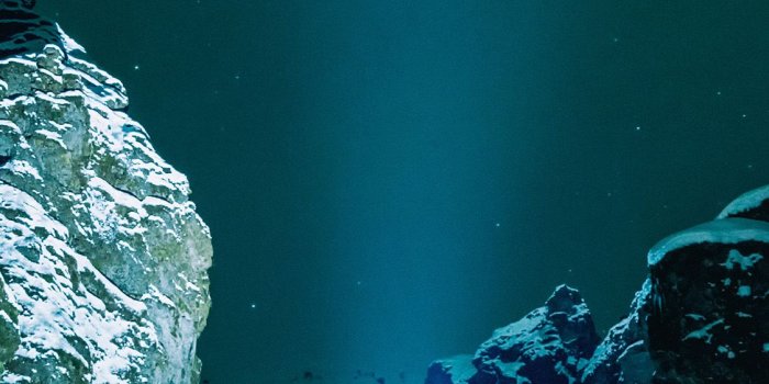 1125x2436 iPhonepapers.com | iPhone wallpaper | ny71-night-winter-light-man