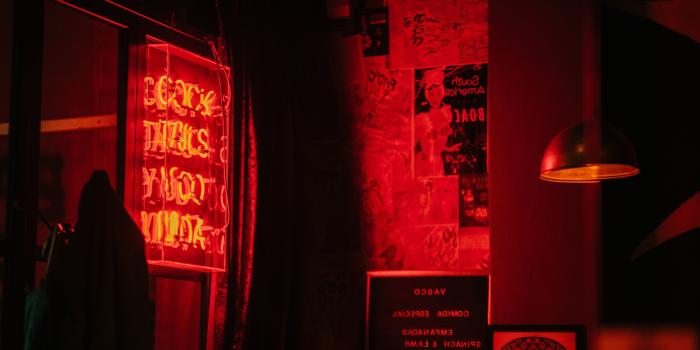 7952x5304 Neon Lights Wallpapers