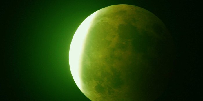 2048x1536 Green moon: Sky won't be lit by a bright green orb tonight even