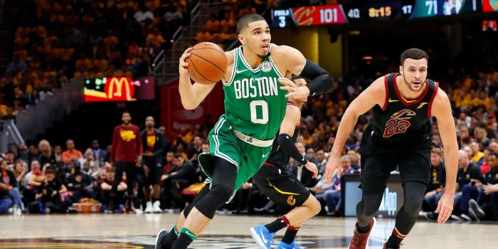 1600x900 WATCH: Jayson Tatum clanks dunk attempt off back of the rim | Yardbarker