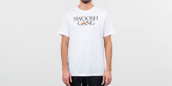 1600x900 Nike Sportswear Swoosh Gang Tee White | Footshop