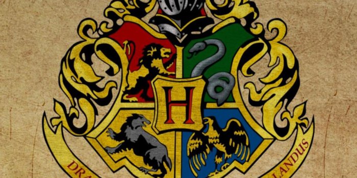 1242x2208 Hogwarts crest wallpaper. - Album on Imgur