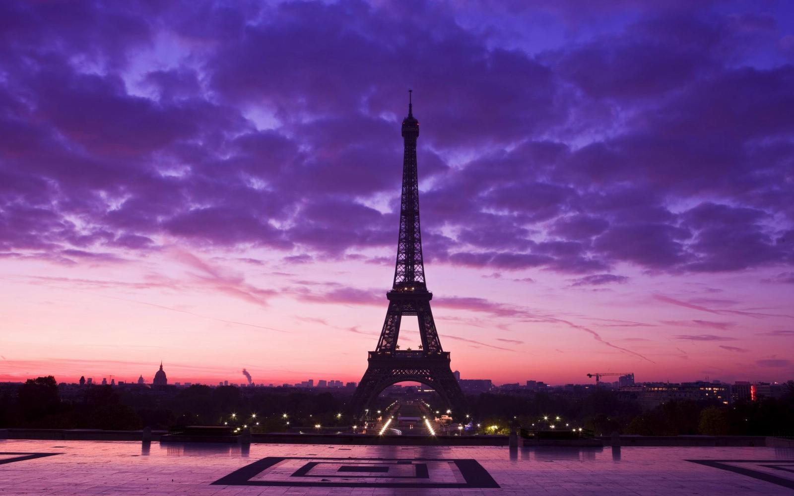 2560x1600 Holiday Beautiful Purple Sky In Above The Eiffel Tower Paris When