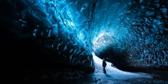 2000x1134 Ice Caves in Iceland HD Wallpaper | Background Image | 2000x1134